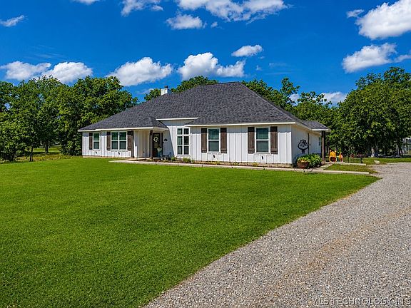 4th image of 17957 Bridgeview Rd