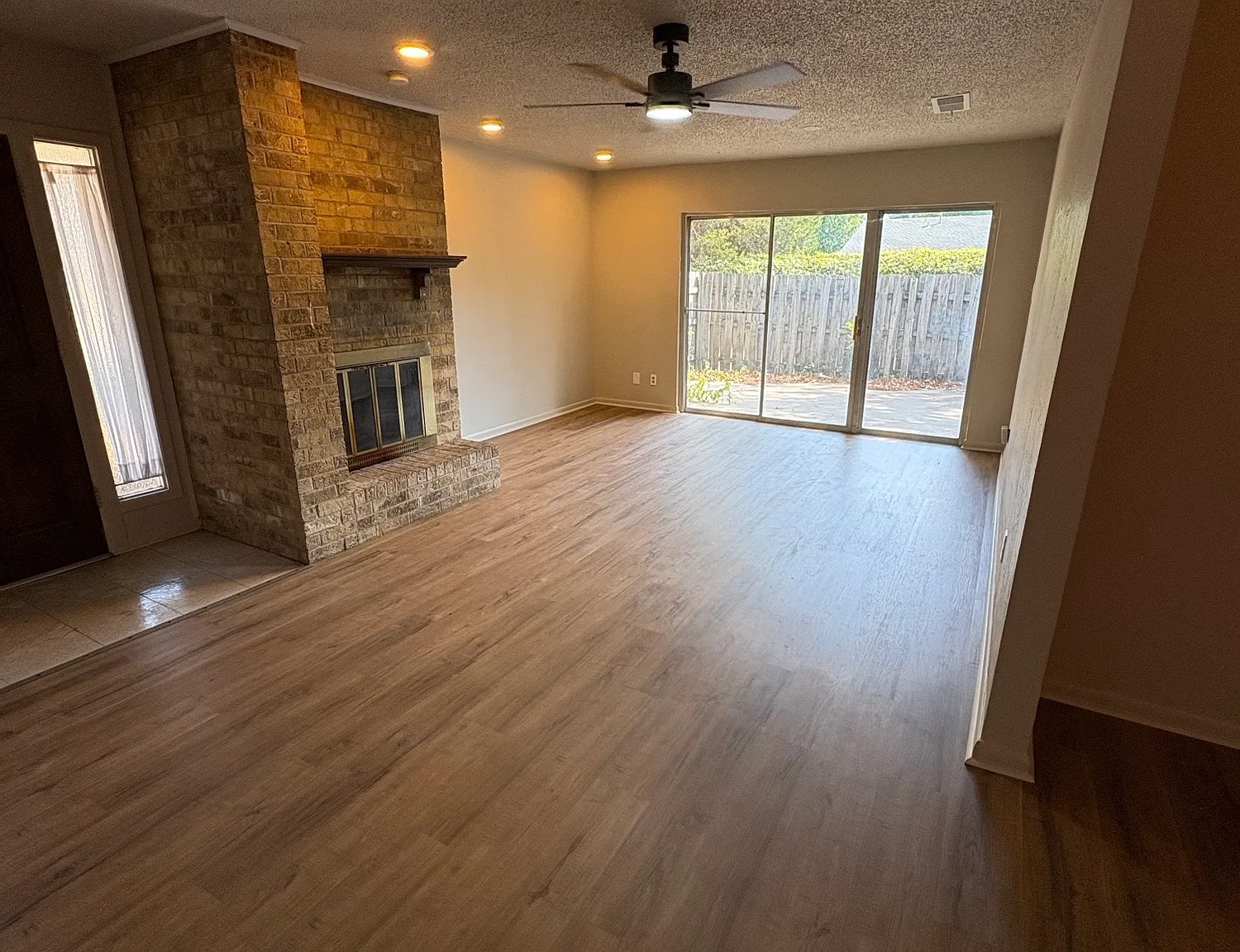 2 bed, 1140 sqft, $1,700 — Photo 3