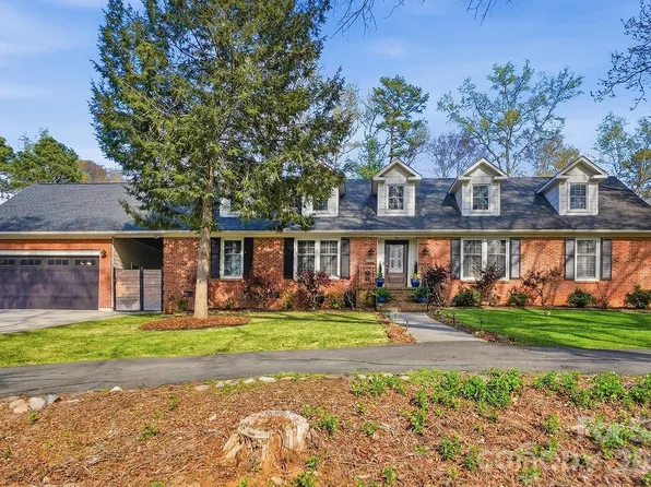 6123 Lake Providence Ln, Charlotte, NC 28277