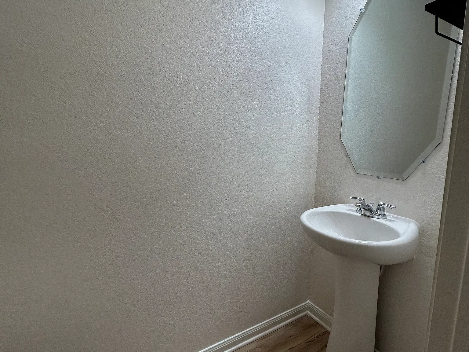 3 bed, 1604 sqft, $1,880 — Photo 4