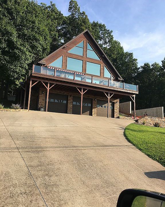 1st image of 424 Holly Ln