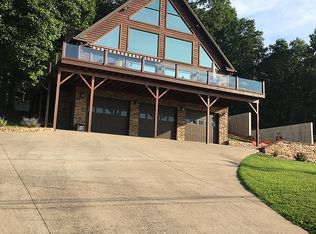 424 Holly Ln, Kuttawa, KY 42055
