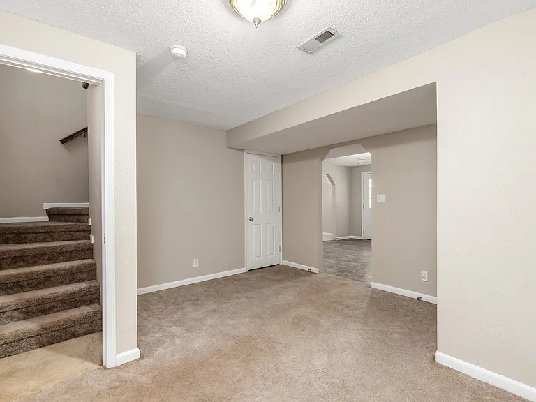 131 Sawmill Ln — Photo 8
