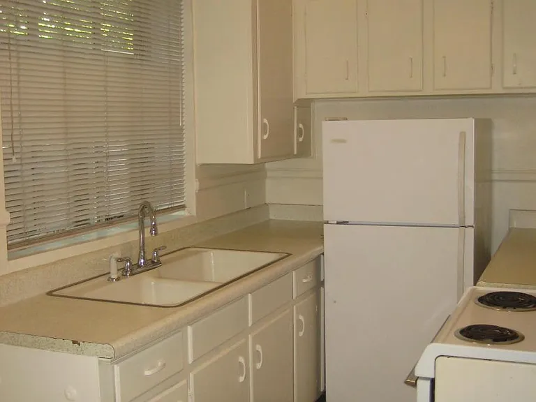 3801 Habersham St — Photo 3