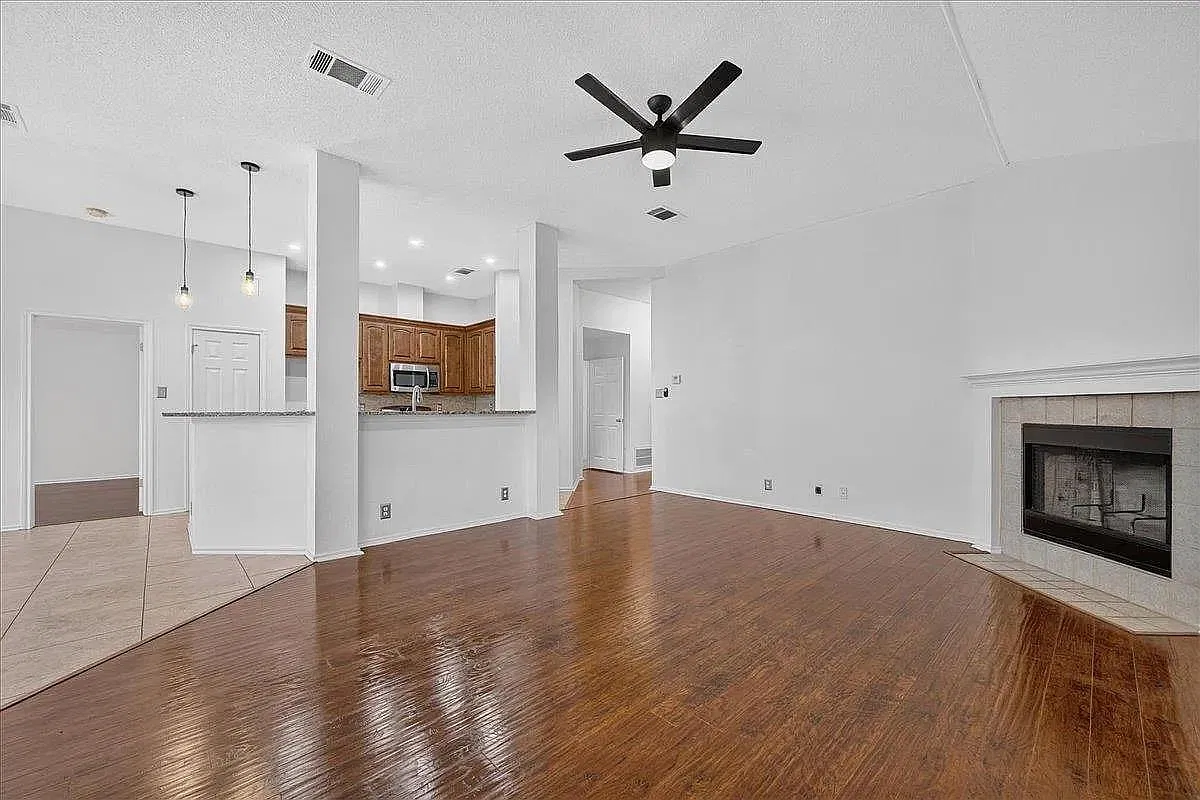 3 bed, 2.5 bath, 1666 sqft, $2,200 — Photo 4