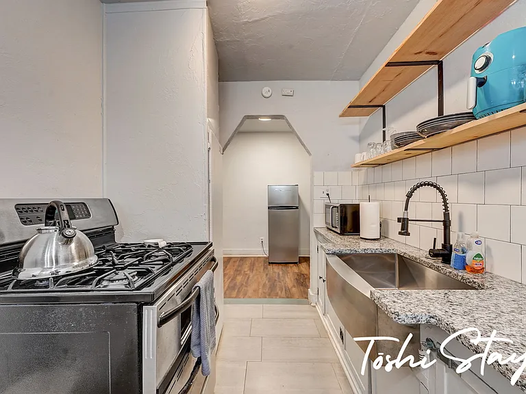 120 NW 31st St #B — Photo 7