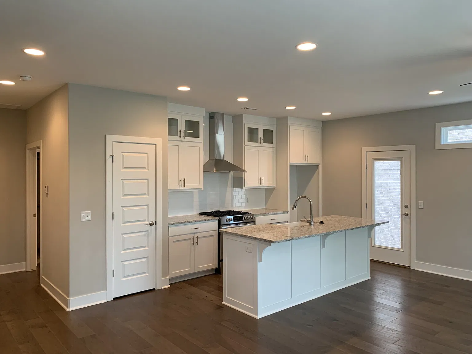 4 bed, 2.5 bath, 2038 sqft, $2,150 — Photo 3