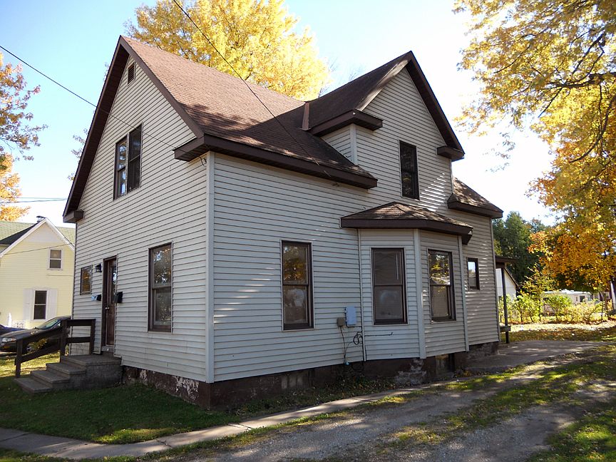 1st image of 725 Oak St