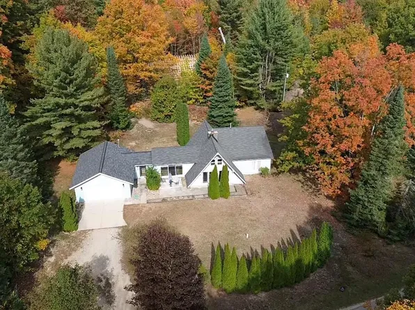 12586 Manitou Trl, Kewadin, MI 49648