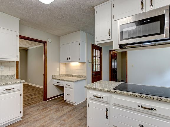 5th image of 130 Aspen Way