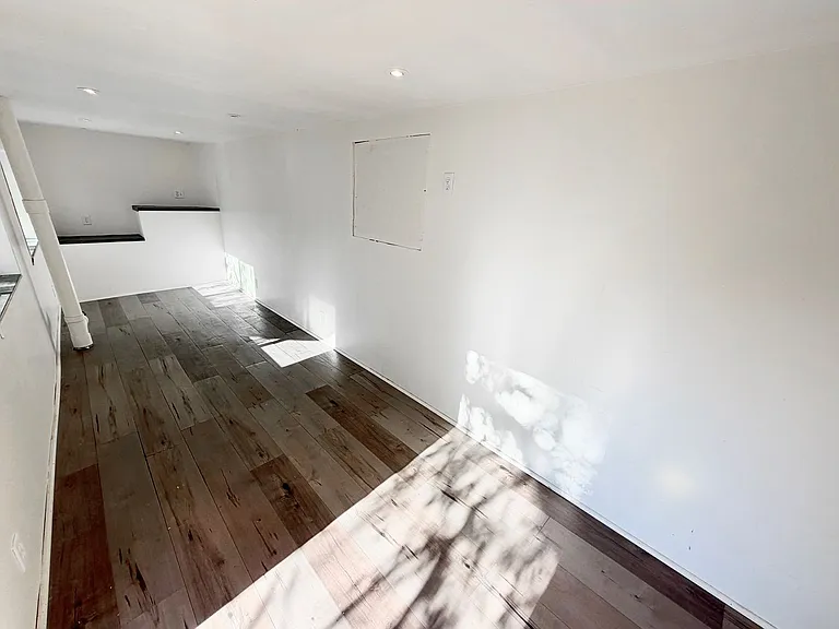 345 Crane Blvd — Photo 59