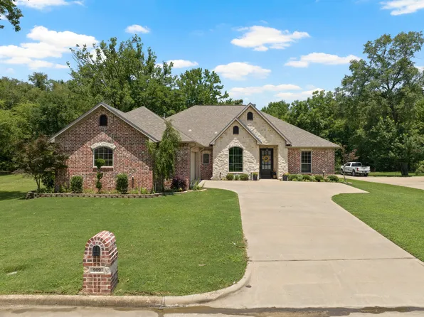909 Holly Hill Ln, Mount Pleasant, TX 75455
