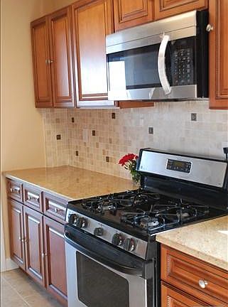 4th image of 2077 Center Ave APT 11a