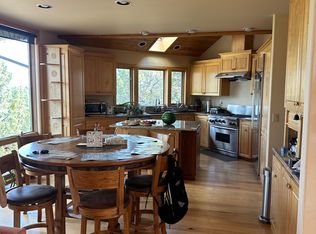 64520 Hunnell Rd, Bend, OR 97703