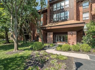 572 Coeur De Royale Dr APT 107, Saint Louis, MO
