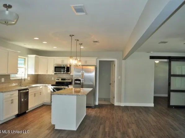 3117 Beachview Dr, Ocean Springs, MS 39564