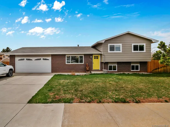 2266 N 15th St, Laramie, WY 82072