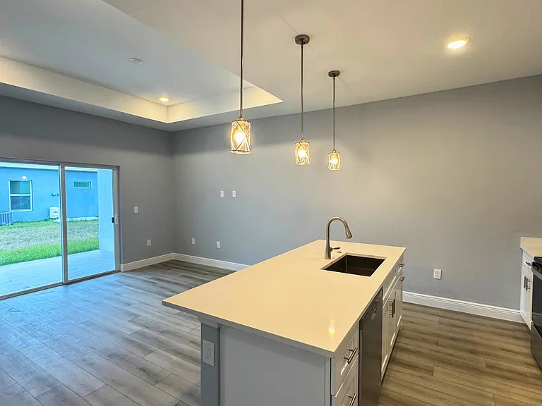 702A Broadway Ave — Photo 14