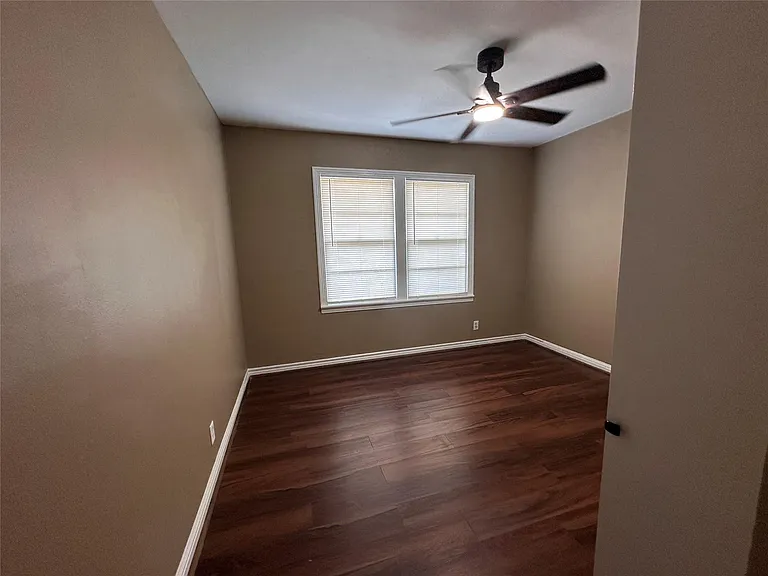 1121 Millie St — Photo 31