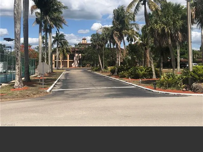 25000 Tamiami Trl E #1 — Photo 4
