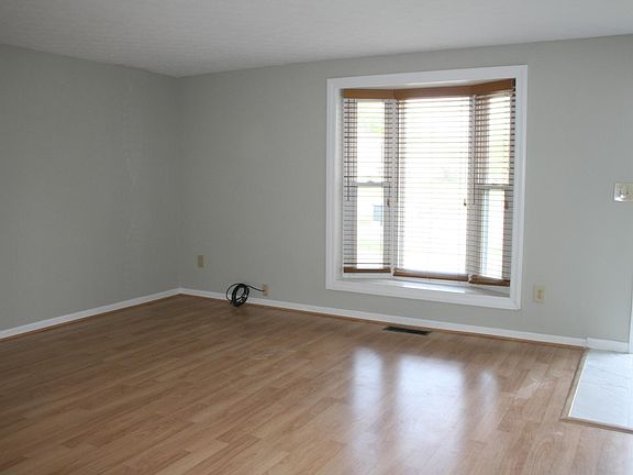 2nd image of 6690 Fernshire Ct