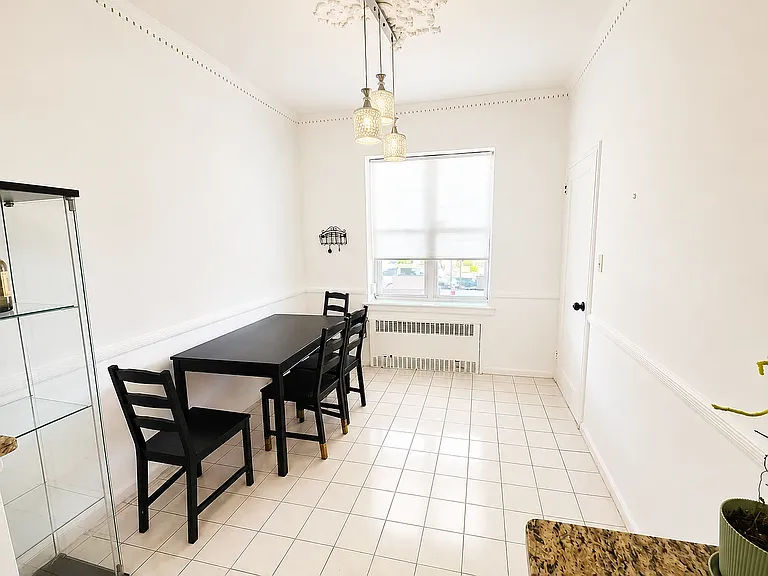 1120 E 53rd St #1 — Photo 2