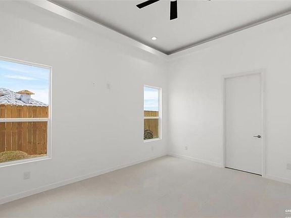 5th image of 1912 E Ridgeway Cir