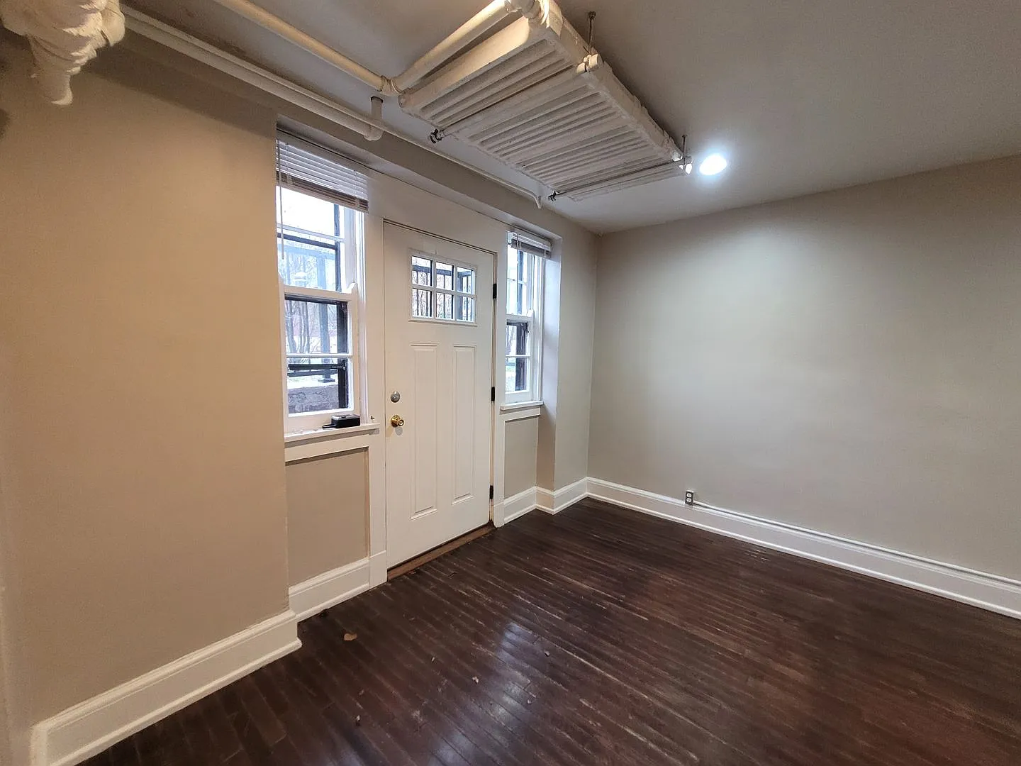 One bedroom apartment home in the Sherman Hills neighborhood! — Photo 4