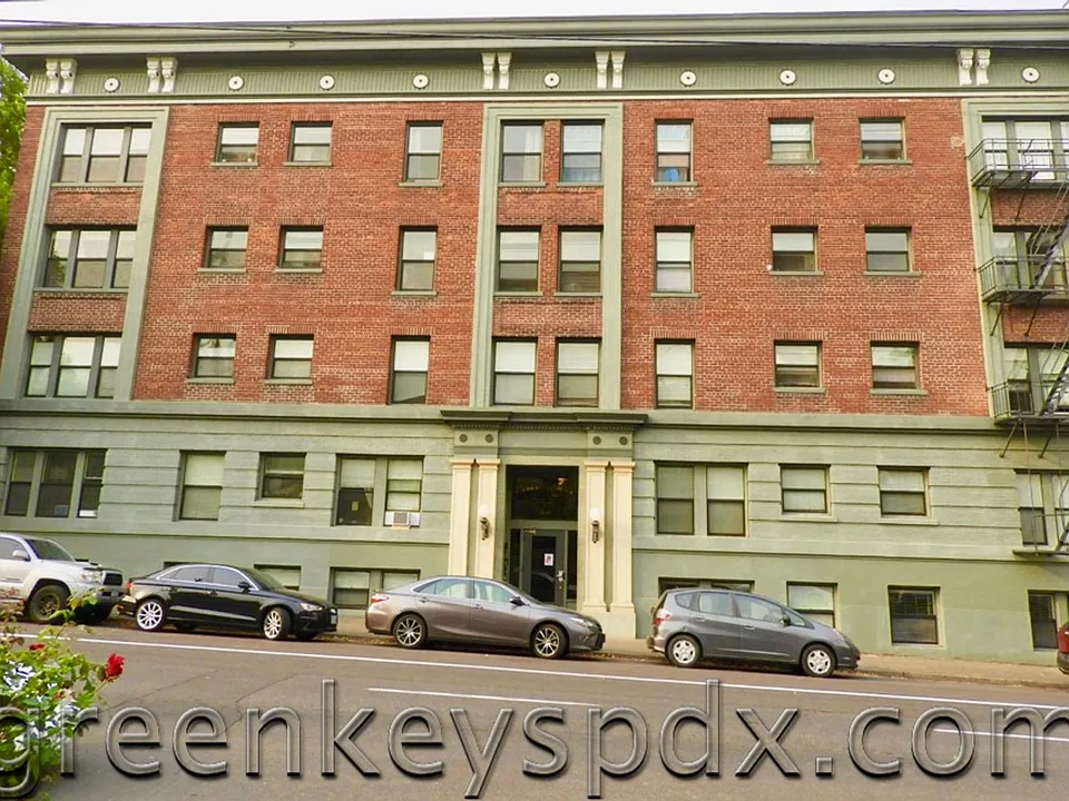 1631 NW Everett St #402
