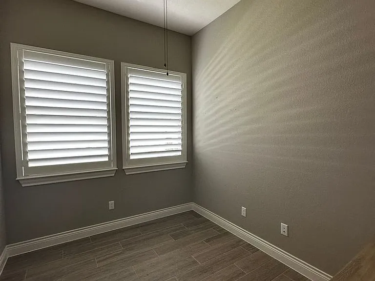 904 Indian Hawthorne Dr — Photo 11