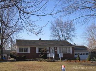 23272 Mapleview Dr, Macomb, MI 48042