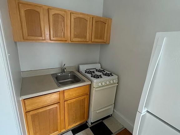 4th image of 212 S 41st St #3RR