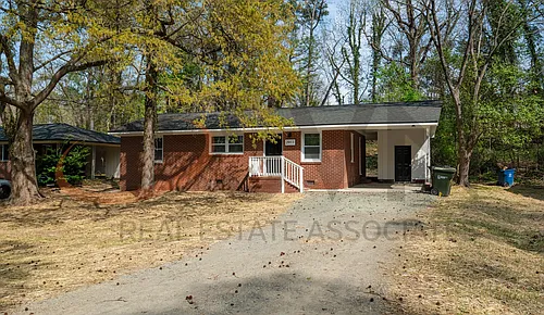 2911 Beechwood Dr Photo 1
