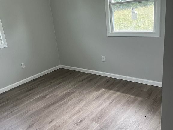 5th image of 752 Shelly Dr