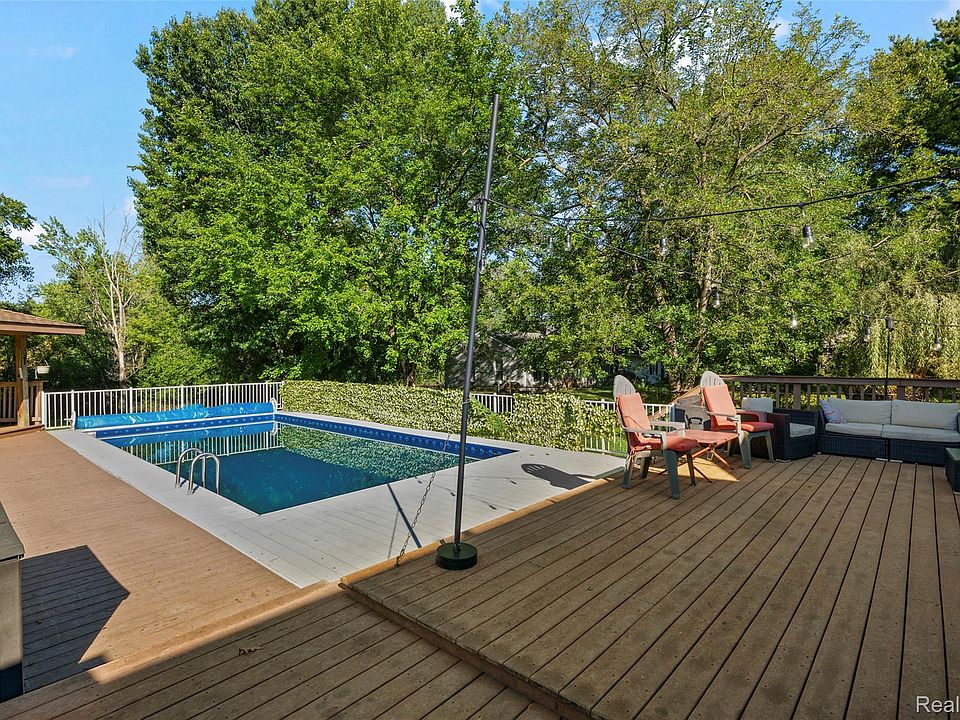20855 Cass St, photo 27