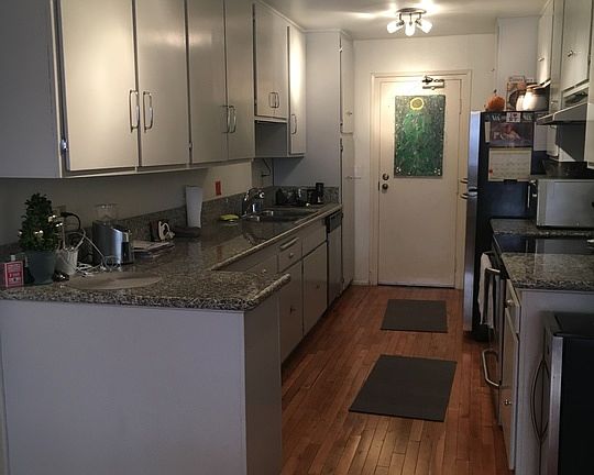 3rd image of 1121 N Olive Dr APT 104