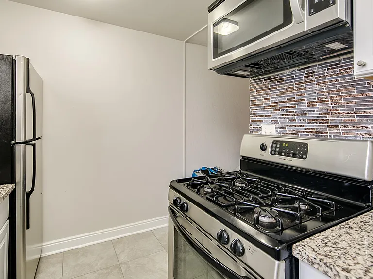 220 S Holly St #2 — Photo 8