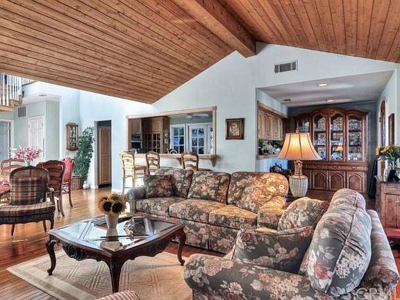 Large airy floor plan offers an abundance of natural light