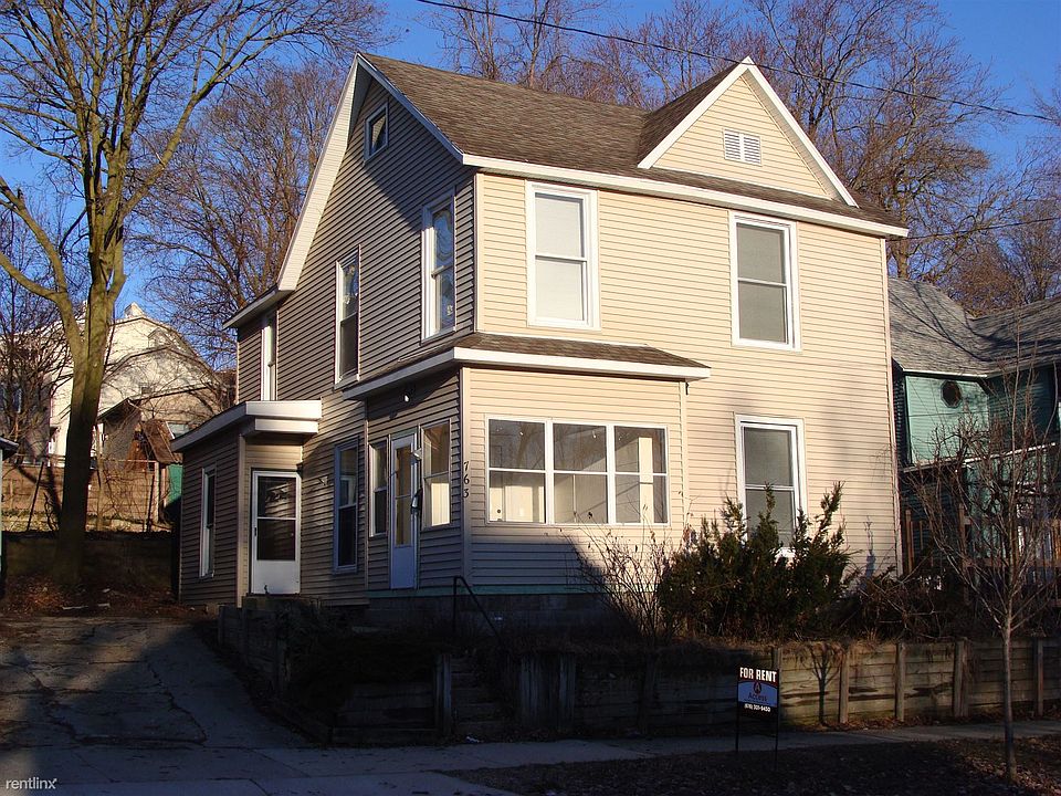 1st image of 763 Coit Ave NE