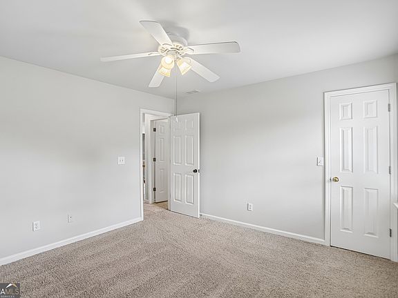 4th image of 199 Pine Cres