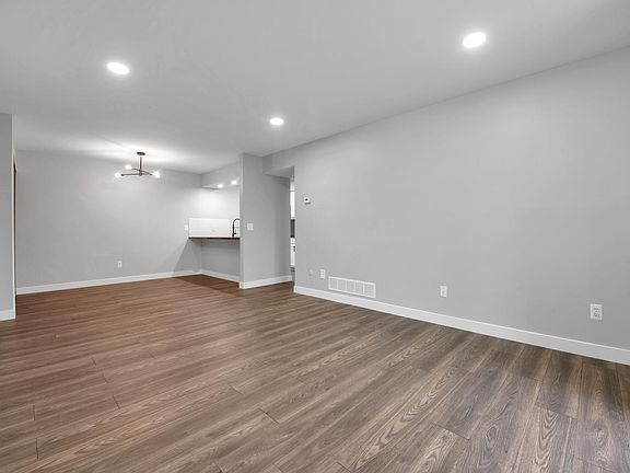 5th image of 44327 Sunnyside Dr APT 102