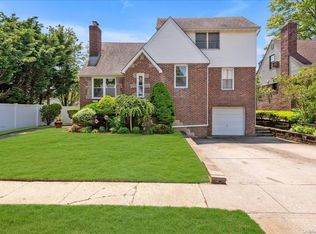 8 Acorn Rd, East Rockaway, NY 11518