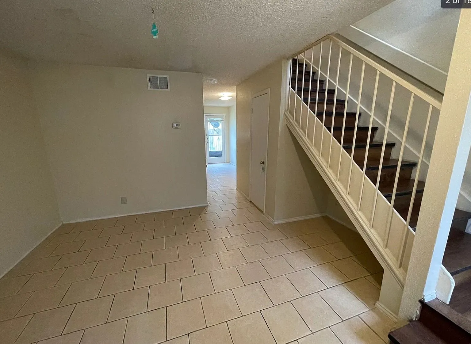 2 bed, 1.0 bath, 950 sqft, $1,150 — Photo 3
