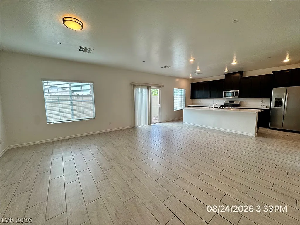 3 bed, 2.5 bath, 1659 sqft, $2,137 — Photo 4
