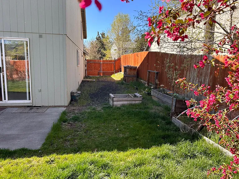 1884 NE Monroe Ln — Photo 3