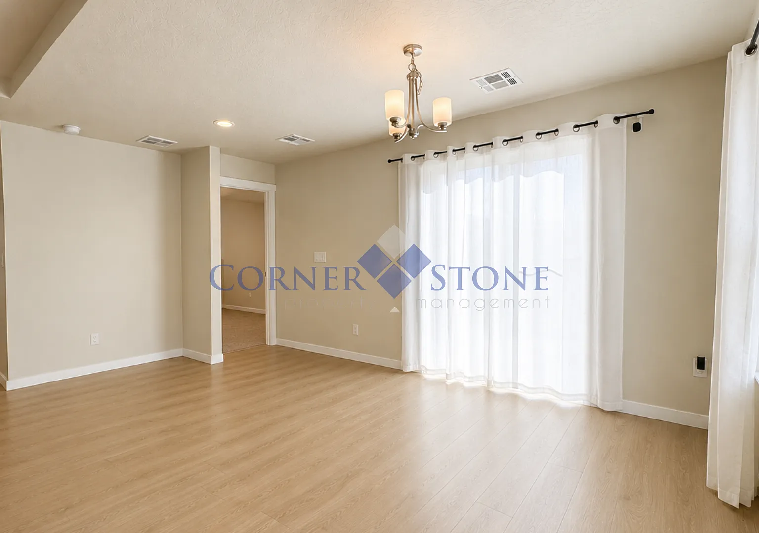 Bright & Spacious 3-Bedroom Nampa Home with Fenced Backyard — Photo 3