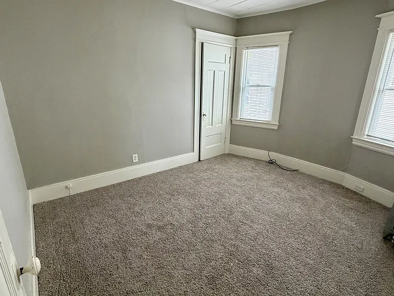 58-60 Sidney St #58 — Photo 11