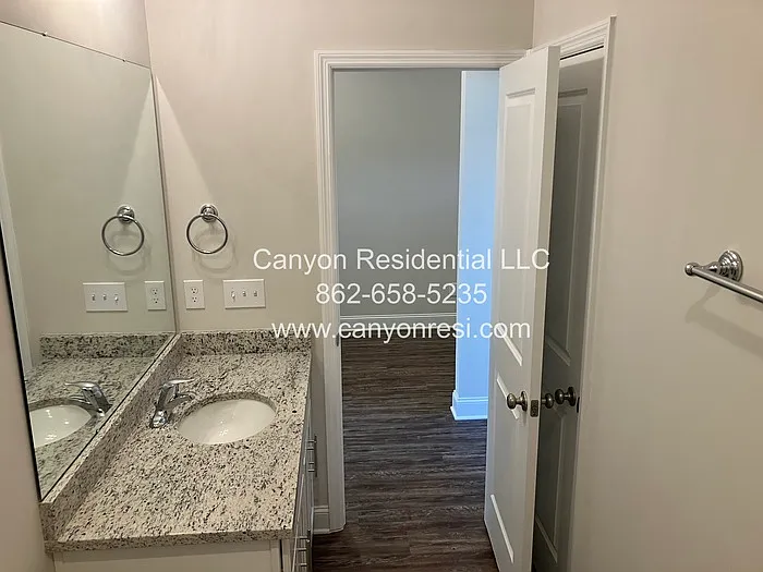 210 Pine Island Ave — Photo 12