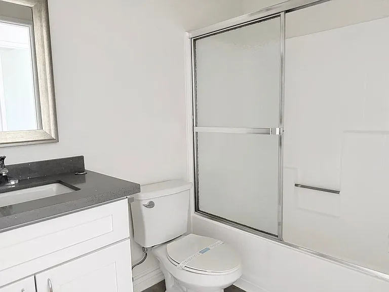 Perfectly situated 2 bedroom and 2 bathroom ! — Photo 41