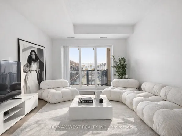 120 Canon Jackson Dr #311, Toronto, ON M6M 2G1